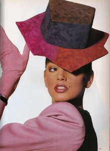 Penn_Vogue_US_April_1988_12.thumb.jpg.bafe0b86e3c89431f8a7fe5266c59381.jpg