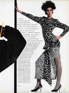 Penn_Vogue_US_June_1984_02.thumb.jpg.c9c3eaba5118e139a1e5d4ce4ee01409.jpg