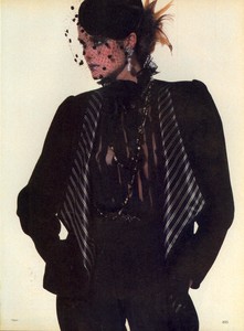 Penn_Vogue_US_October_1983_12.thumb.jpg.9dce19be13a60d427f007797b9343167.jpg