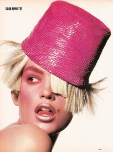 Penn_Vogue_US_October_1987_09.thumb.jpg.dbb4a93a5d87cc8096f70a26b3632e5c.jpg