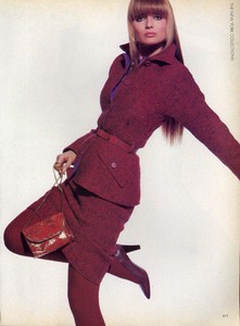 Penn_Vogue_US_September_1985_04.thumb.jpg.942db9118f151bd9e632019abd9029d0.jpg