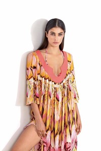 Roberto_Cavalli_Woman_Beachwear_SS16_15.thumb.jpg.f94c9635f57d1de889eae9ddc5e40391.jpg