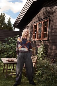 Stella-Magazine-Franzi-Frings-Olivia-Frolich-4.thumb.jpg.d251929a9ef14e85bd924ec11f684c44.jpg