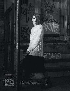 VOGUE_Japan_2013-112.thumb.jpg.d3959f21a6d0164f5b5a71ee73eb78b6.jpg