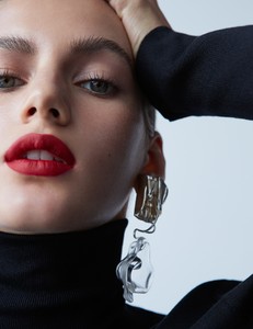 Valery-Kaufman-Vogue-Nagi-Sakai-1-2.thumb.jpg.cc07a0f04df3f06557a49cabf8186d2e.jpg