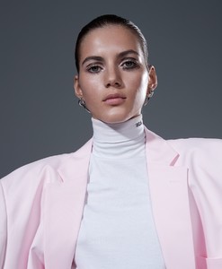 Valery-Kaufman-Vogue-Nagi-Sakai-1.thumb.jpg.a07492068b980e494e7a52aa965ce754.jpg