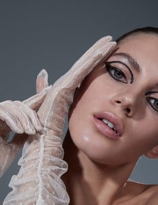 Valery-Kaufman-Vogue-Nagi-Sakai-3.thumb.jpg.abb67e0f12fb8b623cfc4a38742fca02.jpg