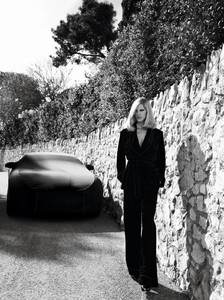 Vogue-Paris-June-July-2016-Iselin-Steiro-by-Mikael-Jansson-05.thumb.jpg.5f597af47458b868af3e7919c160f26f.jpg