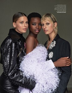 Vogue-Portugal-October-2017-Cover-Editorial05.thumb.jpg.01a8ae2e1234c6ec5813a85980ea1960.jpg