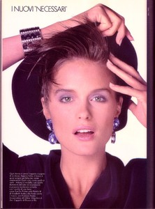 Vogue_Bellezza-n12_-october_1984c.thumb.jpg.0084c25726a7948d761c44ab2f361ed1.jpg