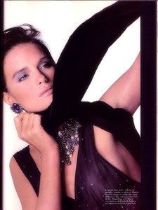 Vogue_Bellezza-n12_-october_1984d.thumb.jpg.e649e64db6db16d7d286ebd2ed4a9a04.jpg