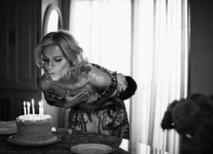 Vogue_Paris-March_2016-Eva_Herzigova-by-Mikael_Jansson-04.thumb.jpg.0641cbb989a3d00a628d1bfa5f8c245e.jpg