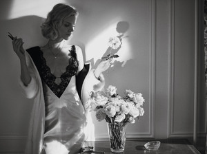 Vogue_Paris-March_2016-Eva_Herzigova-by-Mikael_Jansson-07.thumb.jpg.3fe8b3b66213a8bc6b09d1a01f81a0bd.jpg