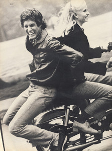 american_bazaar_september_1979__bitten_king__6.thumb.jpg.a57ee6fee7a9e60b5ba7d8a7bf6b5d46.jpg