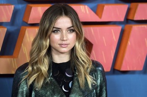 ana-de-armas-blade-runner-2049-photocall-in-london-09-21-2017-13.thumb.jpg.67e275d142049d13ed91a63ec2ebc343.jpg