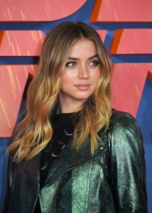 ana-de-armas-blade-runner-2049-photocall-in-london-09-21-2017-2.thumb.jpg.4e6e0cd3e51274273711c85fff0fd9d3.jpg