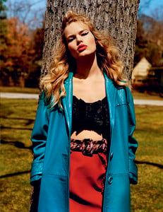 anna-ewers-by-alasdair-mclellan-for-i-d-magazine-summer-2015-2.thumb.jpg.6dcd034c8d3a331cf7f7aa32621b3a27.jpg