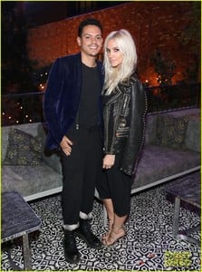 ashlee-simpson-celebrates-birthday-with-sister-jessica-hubby-evan-ross-01.JPG