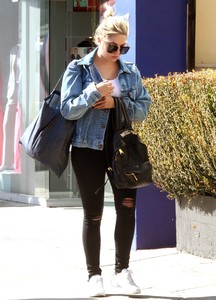 ashley-benson-shopping-in-beverly-hills-10-09-2017-1.jpg