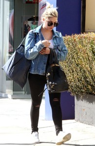 ashley-benson-shopping-in-beverly-hills-10-09-2017-2.jpg