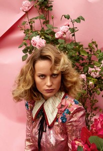 brie-larson-porter-magazine-issue-23-winter-2017-0.thumb.jpg.cf1e1ef8a30004de1c7e1252383a7cb6.jpg