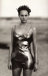 british_vogue_august_1994__amber_valetta__jansson7.thumb.jpg.e3967c1f9d5727fed25ede8e83291add.jpg