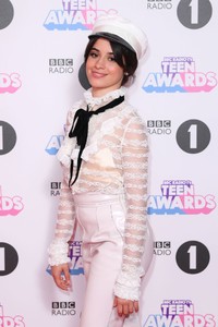 camila-cabello-bbc-radio-1-teen-awards-2017-in-london-october-22-2017-3.jpg