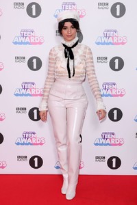 camila-cabello-bbc-radio-1-teen-awards-2017-in-london-october-22-2017-4.jpg