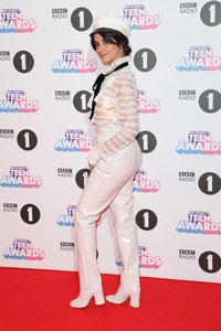 camila-cabello-bbc-radio-1-teen-awards-2017-in-london-october-22-2017-5.jpg