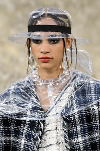 chanel-clp-a-rs18-4366.thumb.jpg.0678f17ef5a106bb53c0d6ec4fe44641.jpg