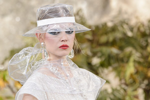 chanel-clpa-rs18-0022.thumb.jpg.6d1afc5f26ac3526c7e2393e83714ce7.jpg