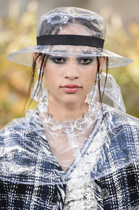 chanel-clpa-rs18-9228.thumb.jpg.3be7a8412fbc71ecaab4c3841829eebf.jpg