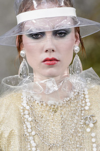 chanel-clpa-rs18-9834.thumb.jpg.a50112c8679bbbede7bea35ec8d1d14e.jpg