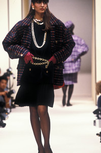 chanel-hc-fw-1985-1.thumb.JPEG.cf5d4aafa2c2eac4f87d4225df56ca72.JPEG