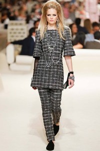 chanel-resort-2015-tweed-glitter-dress-profile.thumb.jpg.59d13a7109101db9ac179ffdaed42d7f.jpg