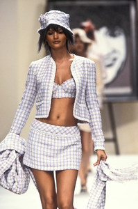 chanel-ss-1994-2.thumb.jpg.b7ef844df2141d9fae35cd226661bb20.jpg