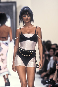 chanel-ss-1994-6.thumb.jpg.8357158e629f7e2dbc41b6c4beb8a72d.jpg