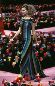 chloe-ss-1997-1.thumb.jpg.f06bf4a7254176c578458ae905b39722.jpg