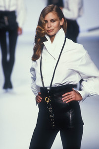 christian-dior-fw-1994-3.thumb.jpg.b6c9c565448dabac9fbd3df59e38d443.jpg