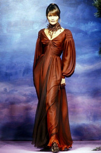 christian-lacroix-hc-fw-1993-2.thumb.jpg.7f1148ab359fa103097688aae836aa41.jpg