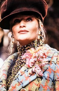 christian-lacroix-hc-fw-1993-4.thumb.jpg.4ade956cc117289bc016dba11abd2c68.jpg