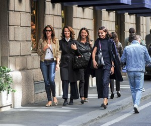 cindy-crawford-shopping-and-out-to-lunch-with-roberta-armani-and-friends-in-downtown-milan-09-20-2017-2.jpg