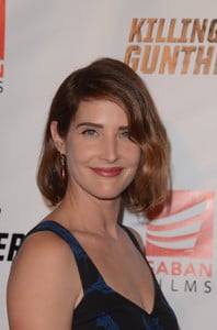 cobie-smulders-attends-killing-gunther-film-screening-in-los-angeles-101417-3.jpg