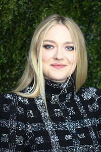 dakota-fanning-tribeca-chanel-womens-filmmaker-program-luncheon-in-nyc-101717-3.jpg