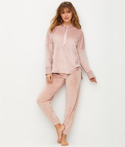 dkny2019299_oatmeal_fs.jpg