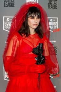 dua-lipa-kiss-fm-house-party-in-london-10-26-2017-2.jpg