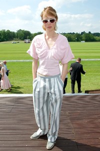 edie_audi_polo_1jun14_vogue_1280.thumb.jpeg.3f1fdd4204567caf1420b63b8526ae52.jpeg
