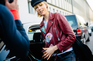 edie_bottega_veneta_ss16_modelsdot.thumb.jpg.8db3cd4d6ea9b510de4f7fd101ef879d.jpg