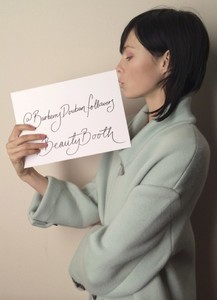 edie_burberry_ss14_Beauty-Booth_beautyscene.thumb.jpg.b8c3bfee4d8474695feb2a04312562c7.jpg