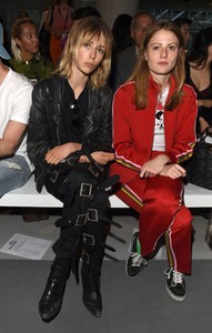 edie_lfwm_day2_10jun17_lexpress.thumb.jpg.20096e98d2c42e8c9d2feb6d7f7ab92c.jpg